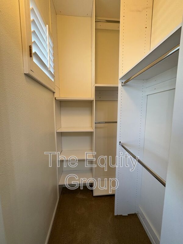 Building Photo - 2511 S Peppertree St