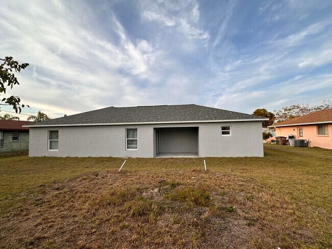 Building Photo - 1820 SE 8th St