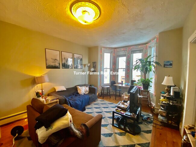 Building Photo - 44 Delle Ave