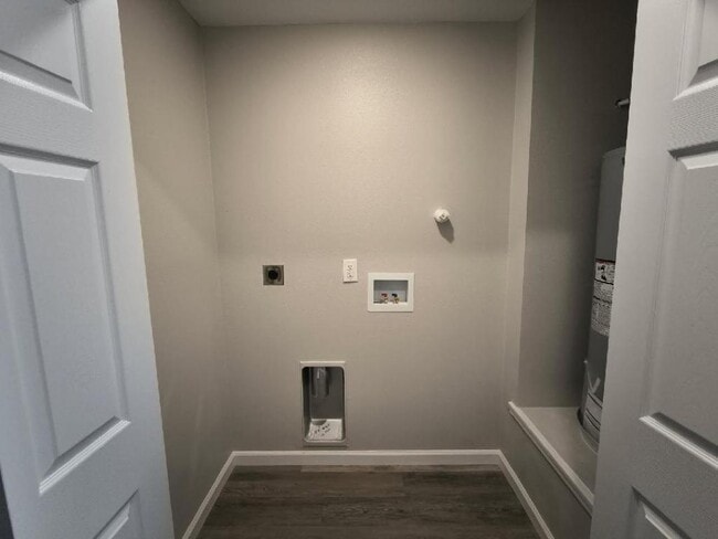 Building Photo - 1025 N Quincy Ave