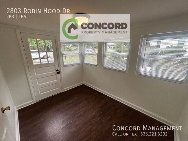 Building Photo - 2803 Robin Hood Dr