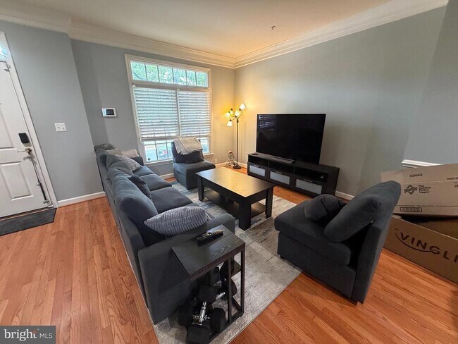 Building Photo - 506 Fallsgrove Dr