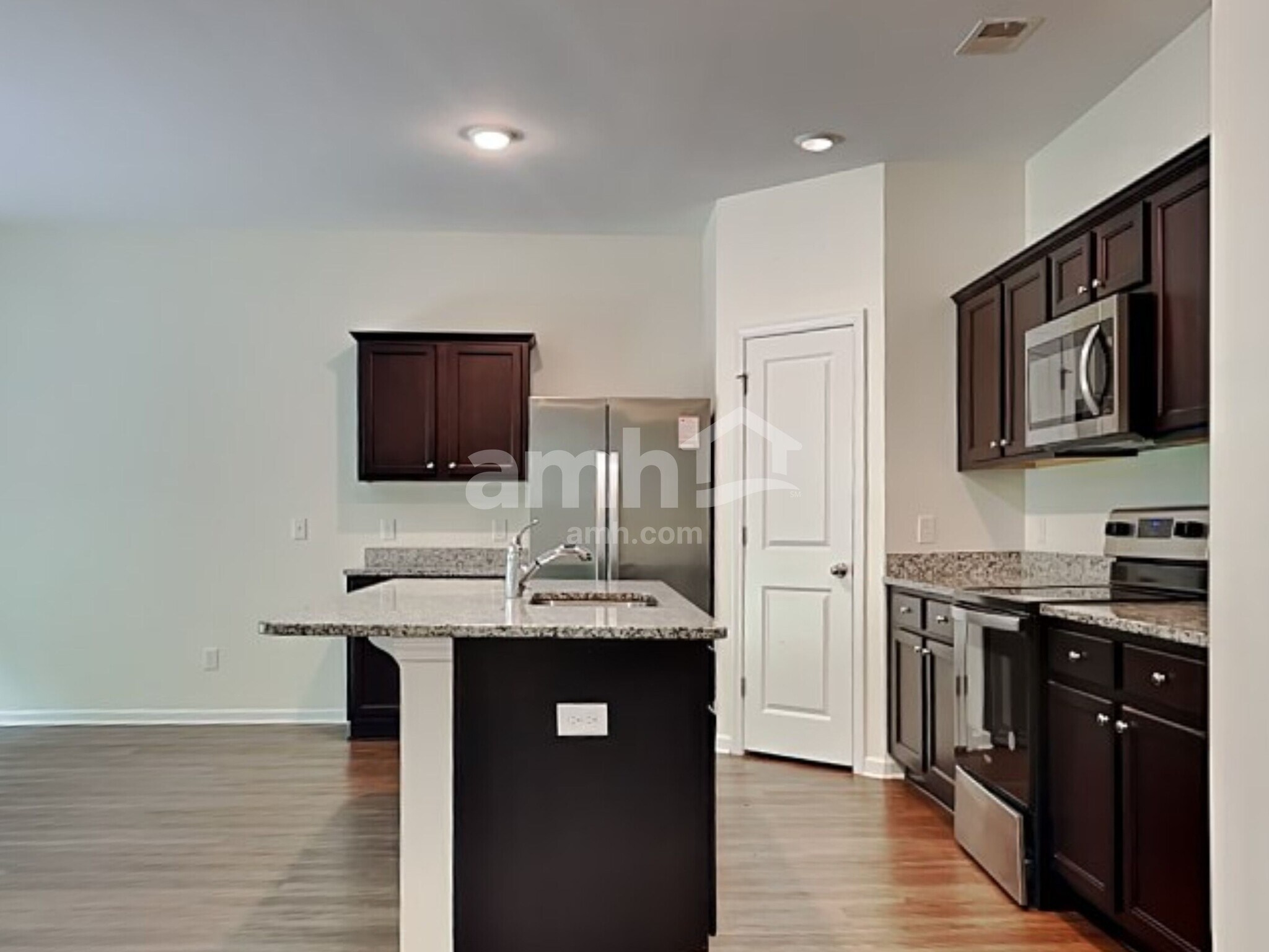 Building Photo - 208 Orion Way