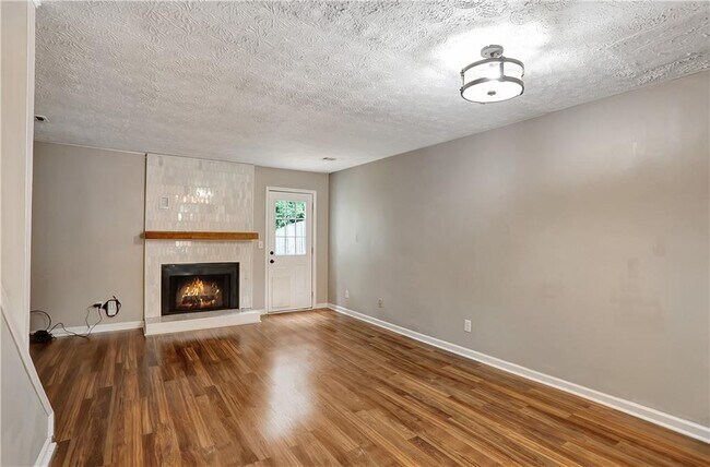 Building Photo - 1579 Springleaf Point SE