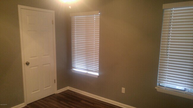 Building Photo - 3580 Sable Palm Ln