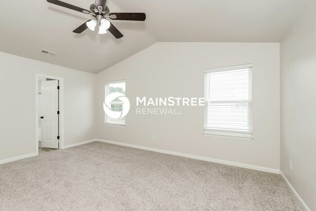 Building Photo - 3 Bedroom Pet-Friendly Home in BURLINGTON,...