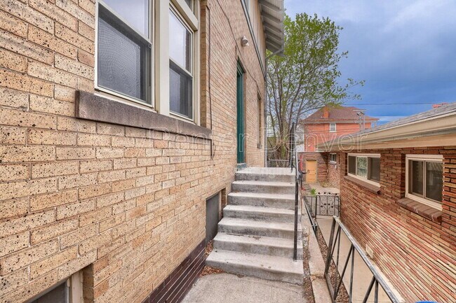 Building Photo - 1275 Detroit St