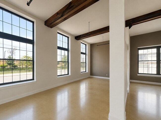 Building Photo - 881 E 1st St