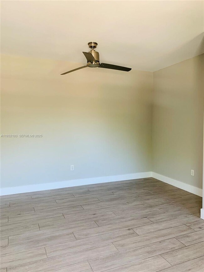 Building Photo - 1100 10th St