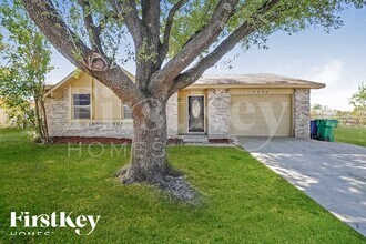 Building Photo - 2202 Lockwood Dr