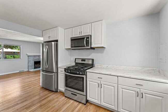 Building Photo - 3512 W Berry Dr