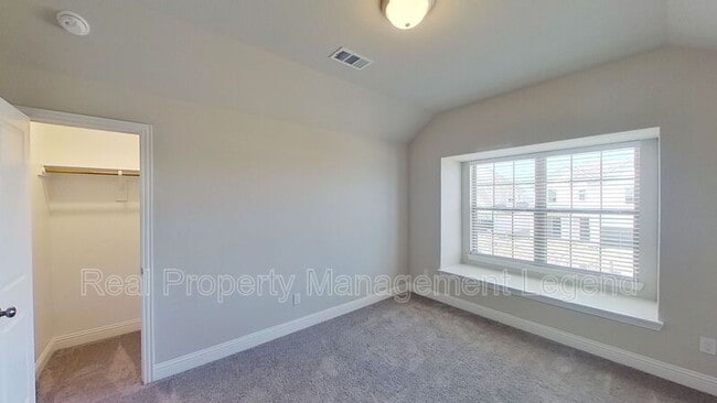 Building Photo - 6117 Horsetail Dr