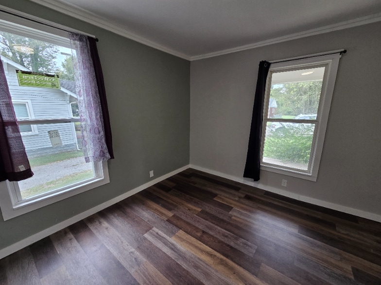 Building Photo - 710 Fairview Ave