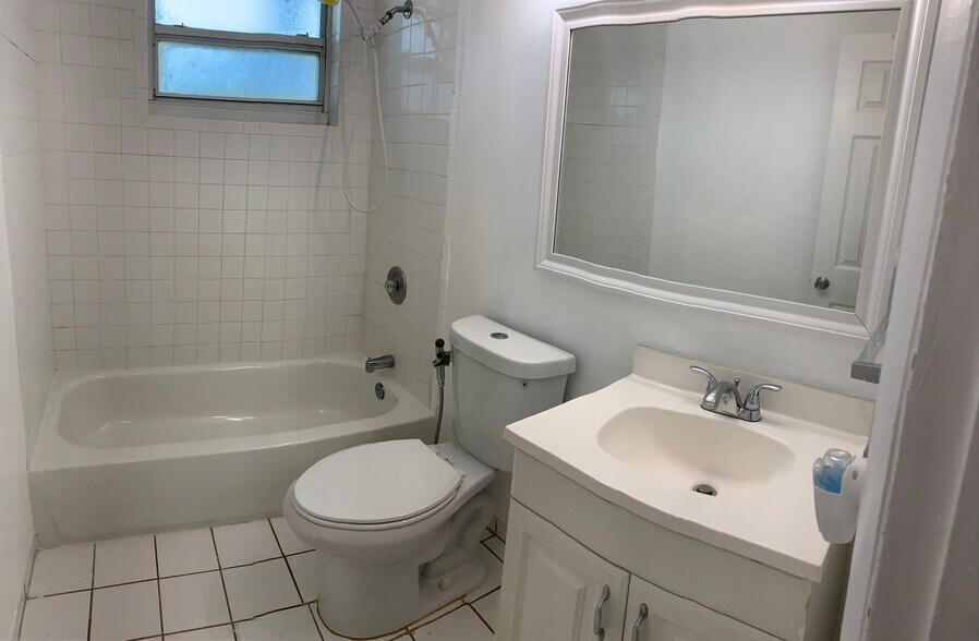 Building Photo - 2225 NE 123rd St