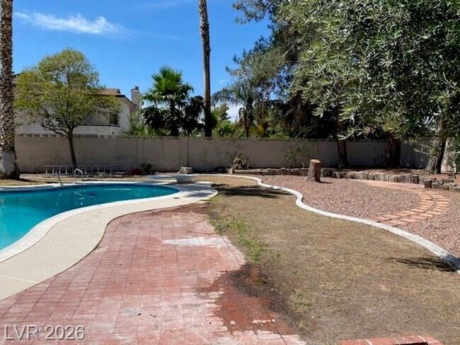 Building Photo - 2047 Westwind Rd