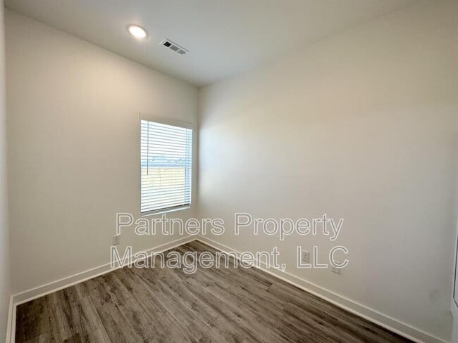 Building Photo - 1070 Boardwalk Ave