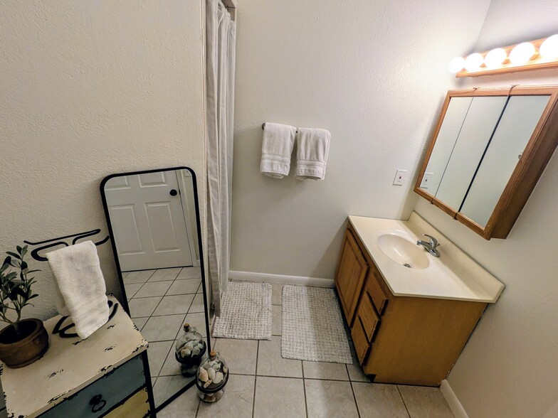 Building Photo - 5740 Floy Dr