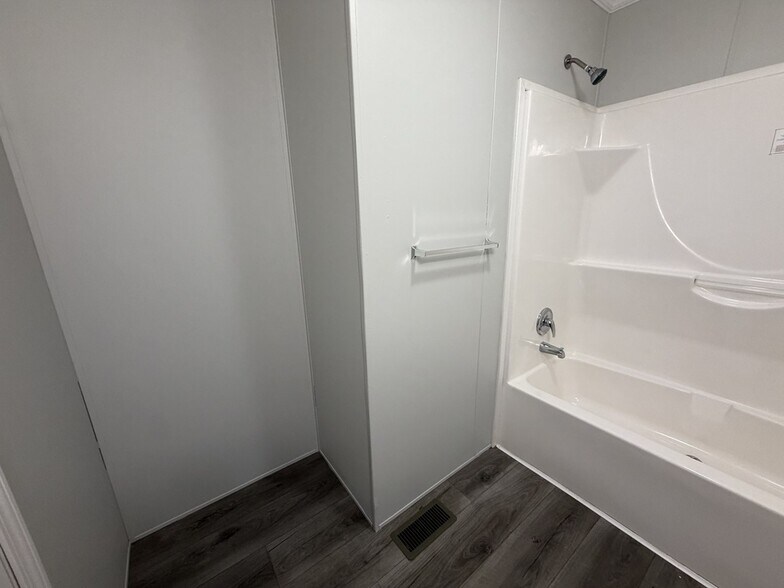 Building Photo - 15381 Danseur Dr