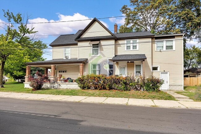 Building Photo - Charming 1 Bedroom with Natural Light & Basement Laundry