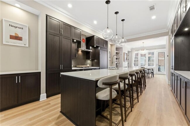 Building Photo - 2910 Hermance Dr NE