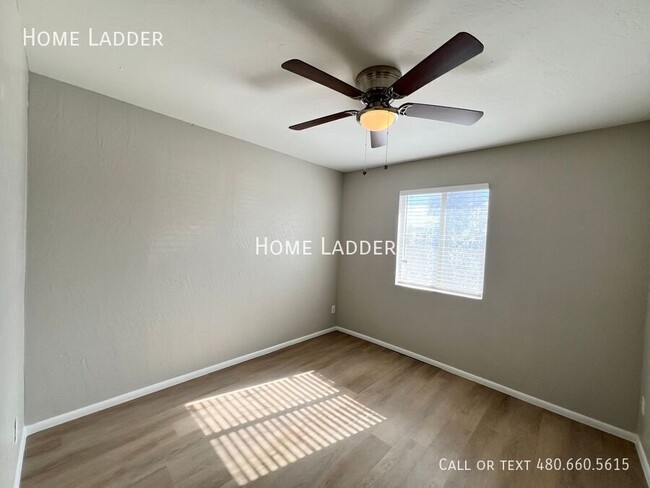 Building Photo - 3 Bed Residence with Fenced Yard in Eloy!