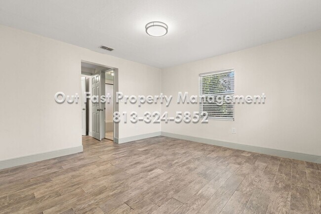 Building Photo - Private Yard Living with Recent Upgrades in Central Tampa