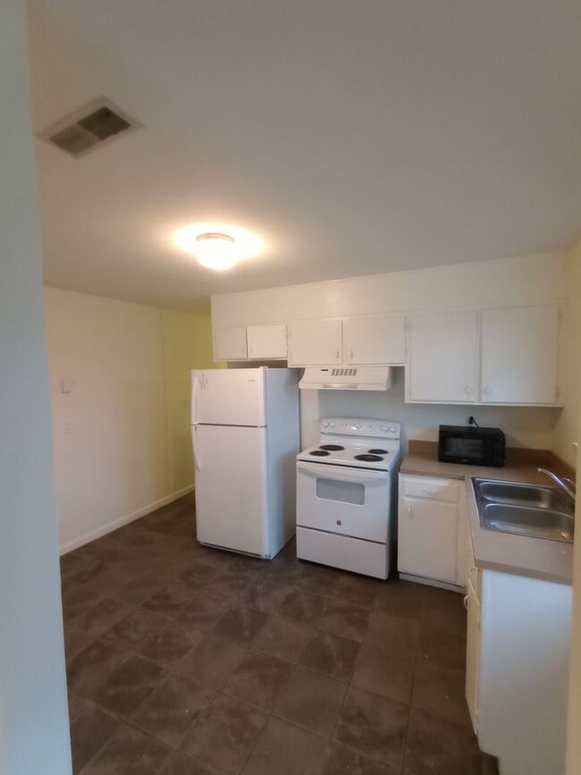 Building Photo - 936 Fortwood St