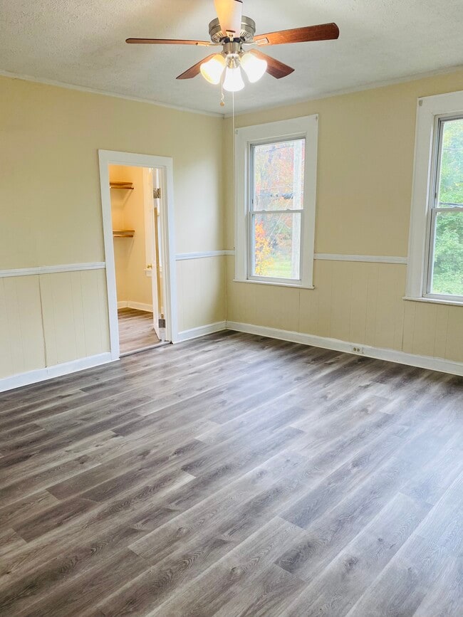 Building Photo - 7 Maple St