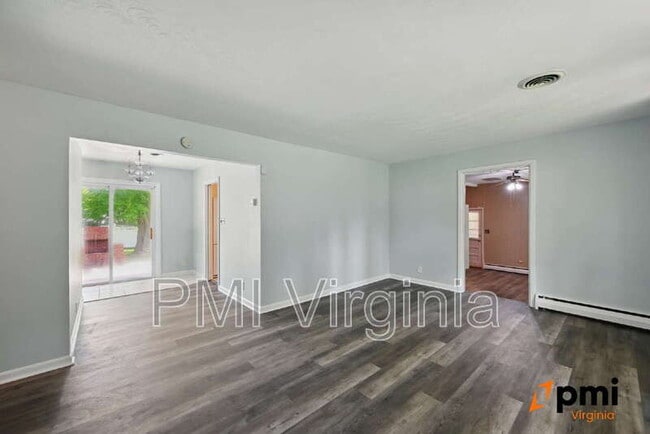 Building Photo - 812 Jasmine Ave