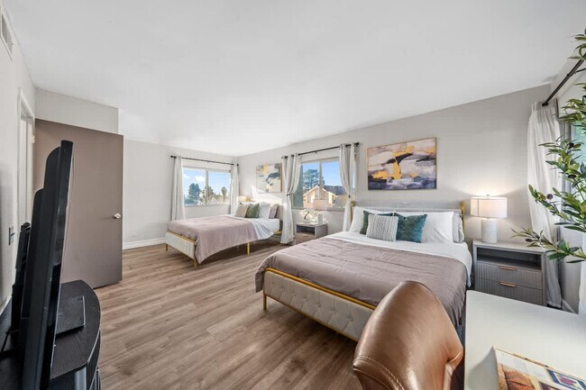 Building Photo - 13075 Old West Ave