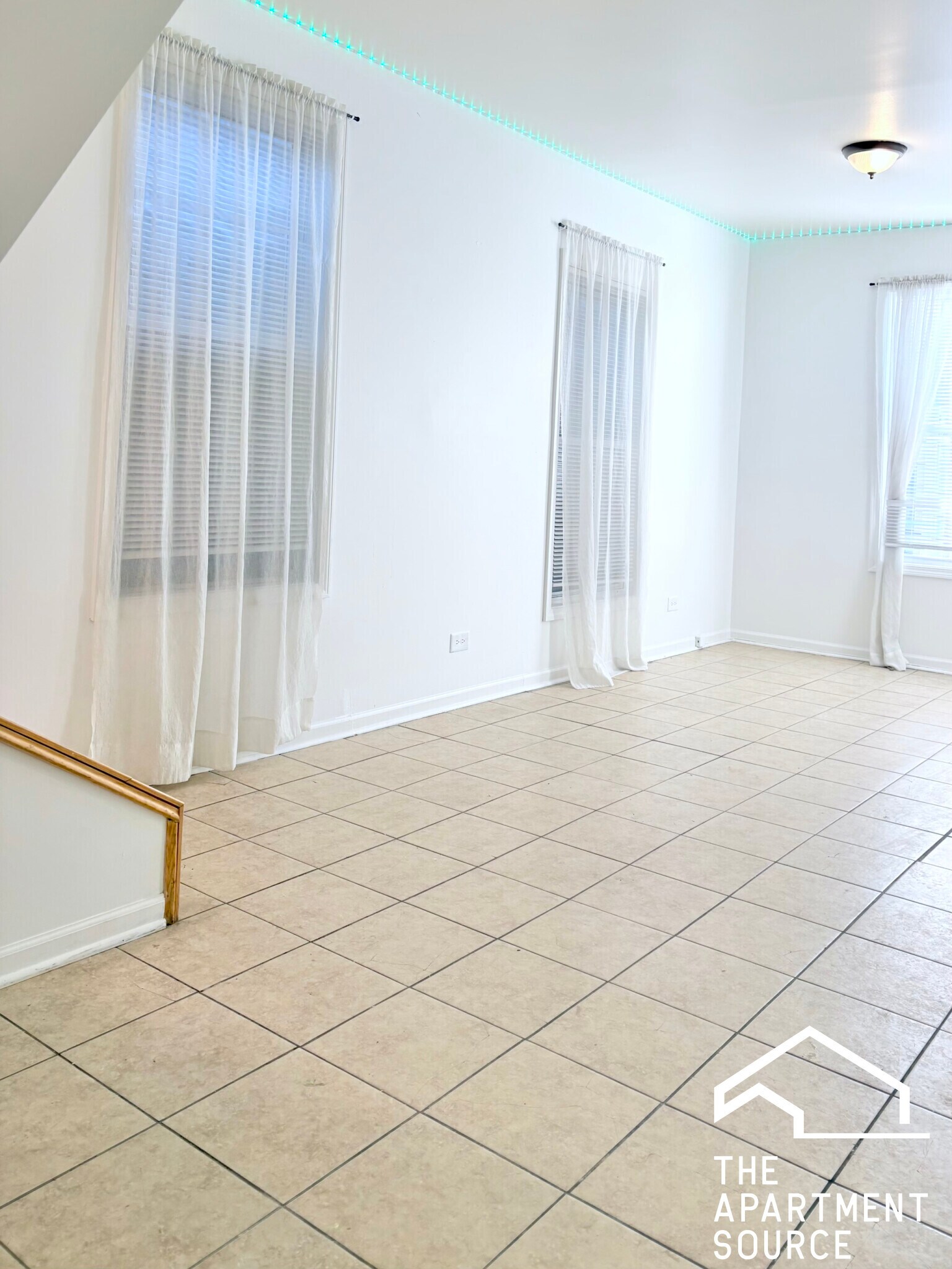 Building Photo - 1900 S Throop St