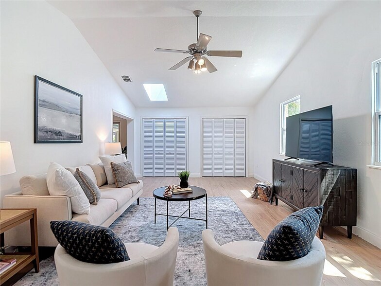 Building Photo - 5344 Lowell Ave