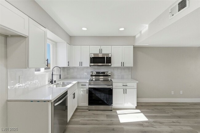 Building Photo - 3517 Rio Robles Dr