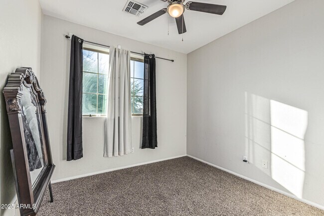 Building Photo - 20535 N Santa Cruz Dr