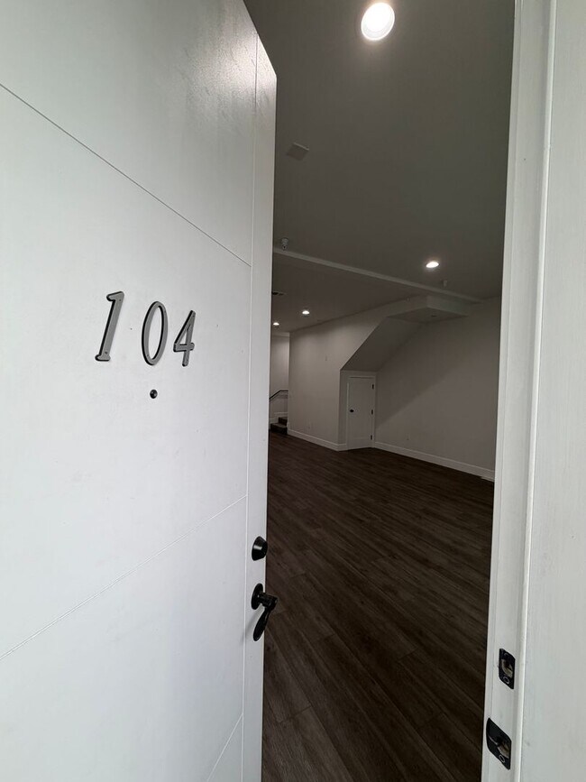 Building Photo - 6905 Ben Ave