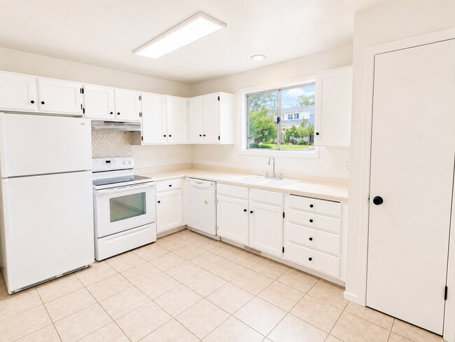 Building Photo - 51 W 1100 S