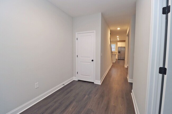 Building Photo - Fabulous 4 bedroom 2.5 Bath House ~ Minutes to Fort Jackson ~ Available June 2026!