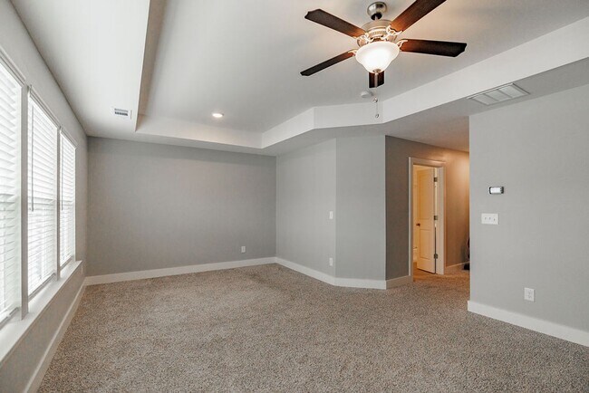 Building Photo - Townhome Available Now in the Towns of Aub...