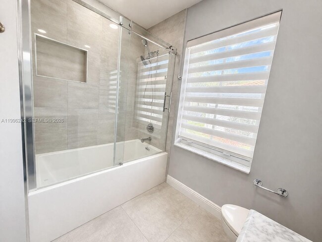 Building Photo - 717 Tanglewood Cir