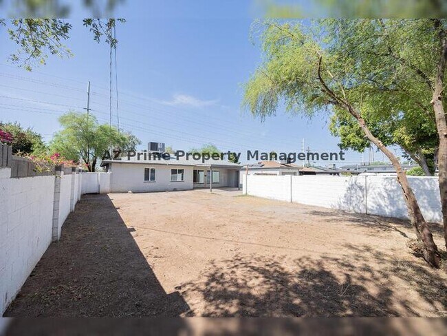 Building Photo - 1808 W Thomas Rd