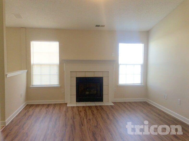 Building Photo - 919 Lakehill Rd