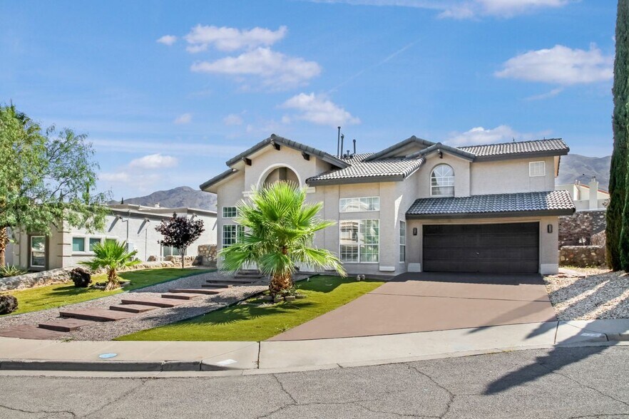 Building Photo - 908 Los Pinos Way