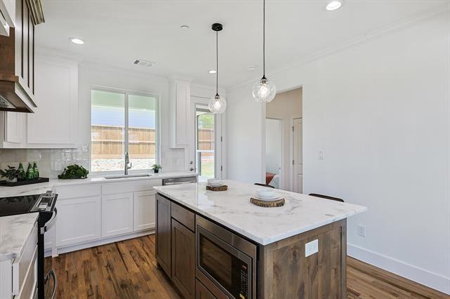 Building Photo - 518 Woodside Trl