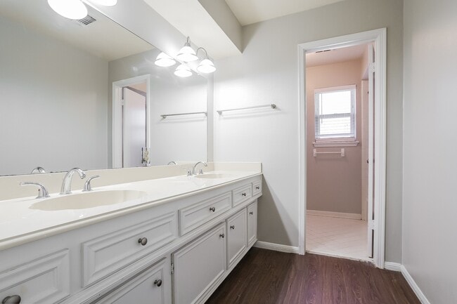 Building Photo - 18210 Widcombe Dr