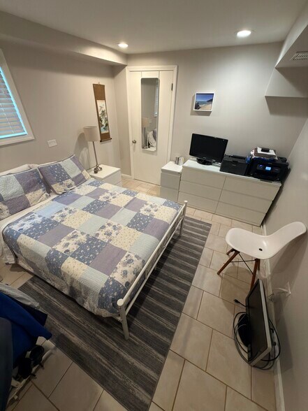 Bedroom - 5061 W Eddy St