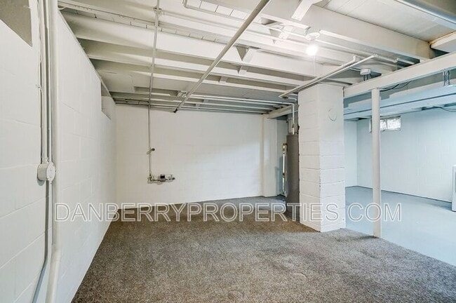 Building Photo - 347 Darrow Ave