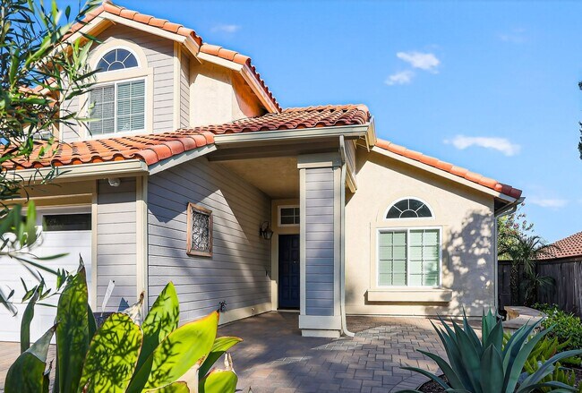 Building Photo - Exceptional Escondido Living — 4 Bed | 3 B...