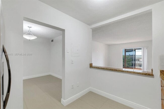 Building Photo - 6130 W 19th Ave