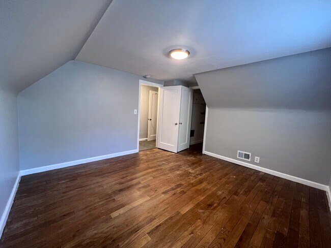 Building Photo - Recently Updated 2 Bedroom Home with Fence...