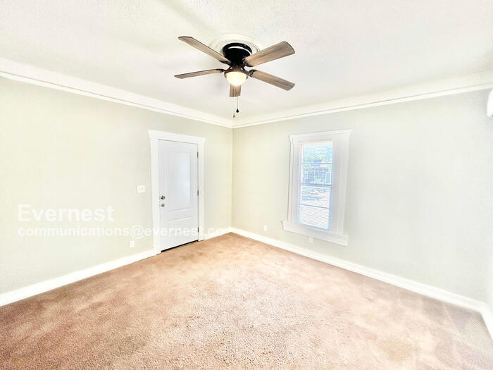 Building Photo - 3216 Ellis Ave